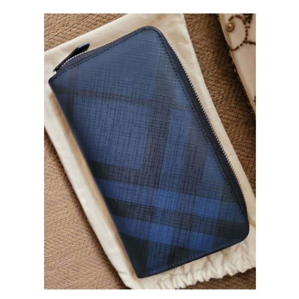 Burberry London Check Navy And Black Ziparound Long Wallet.